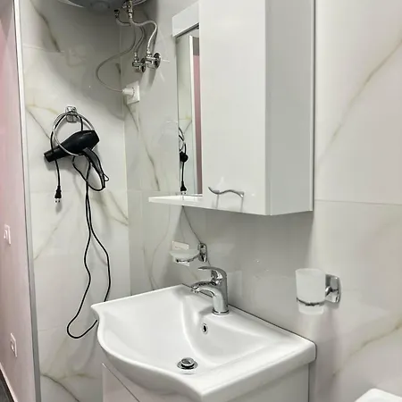 Duplex Up To 10 Guests 2 Baths & Kitchen Tirana