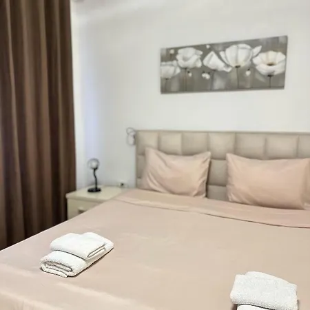 Duplex Up To 10 Guests 2 Baths & Kitchen Villa