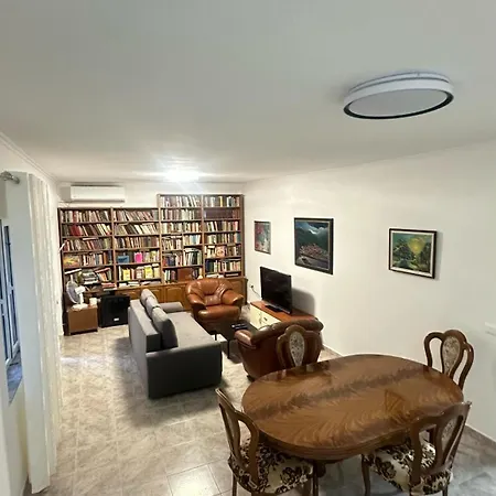 Duplex Up To 10 Guests 2 Baths & Kitchen Villa *