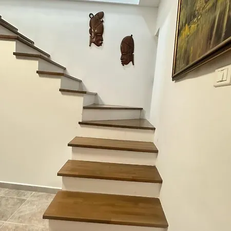 Duplex Up To 10 Guests 2 Baths & Kitchen Tirana