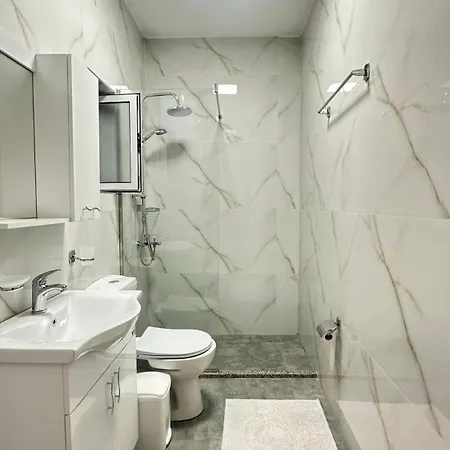 Villa Duplex Up To 10 Guests 2 Baths & Kitchen Tirana