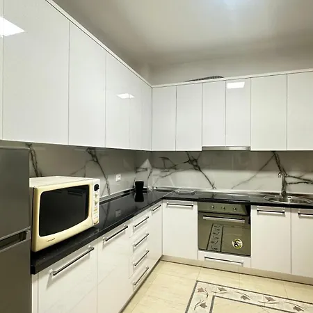 Duplex Up To 10 Guests 2 Baths & Kitchen