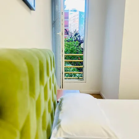 Duplex Up To 10 Guests 2 Baths & Kitchen * Tirana