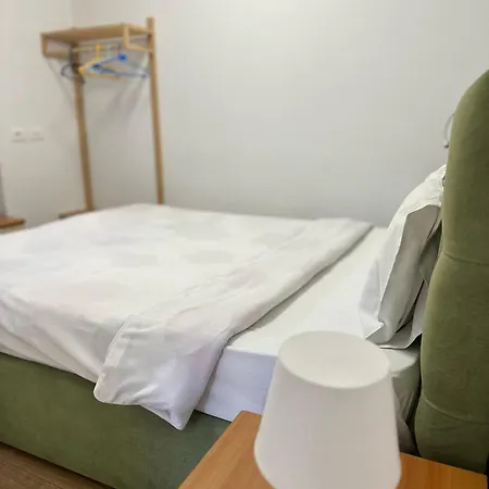 Duplex Up To 10 Guests 2 Baths & Kitchen 别墅 地拉那