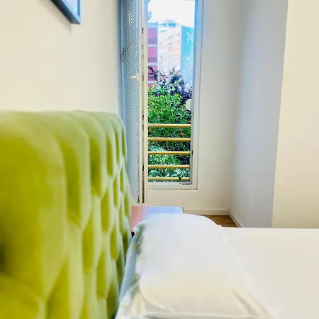 Duplex Up To 10 Guests 2 Baths & Kitchen * 티라나
