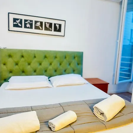 Duplex Up To 10 Guests 2 Baths & Kitchen * 티라나